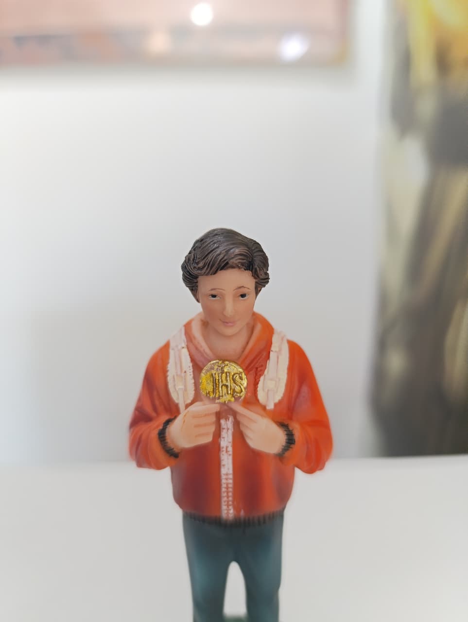 imagem-de-sao-carlo-acutis-em-resina-12cm-1