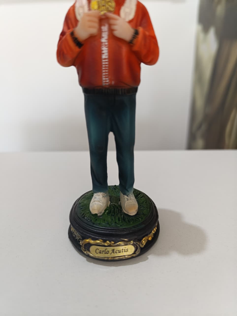 imagem-de-sao-carlo-acutis-em-resina-12cm-2