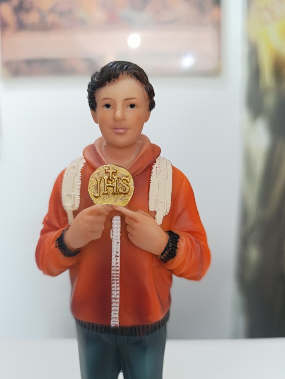 imagem-de-sao-carlo-acutis-em-resina-20cm-4
